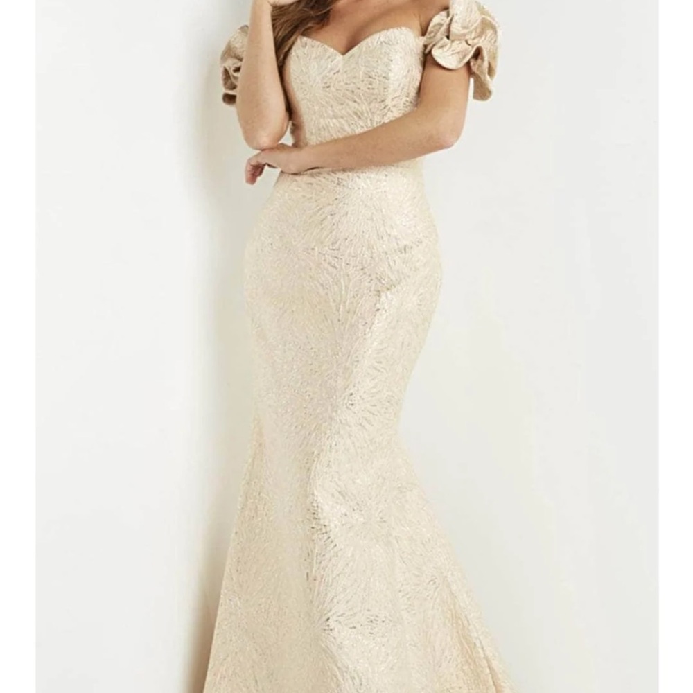 Elegant Cream Off-Shoulder Dress - Picture 2 of 7